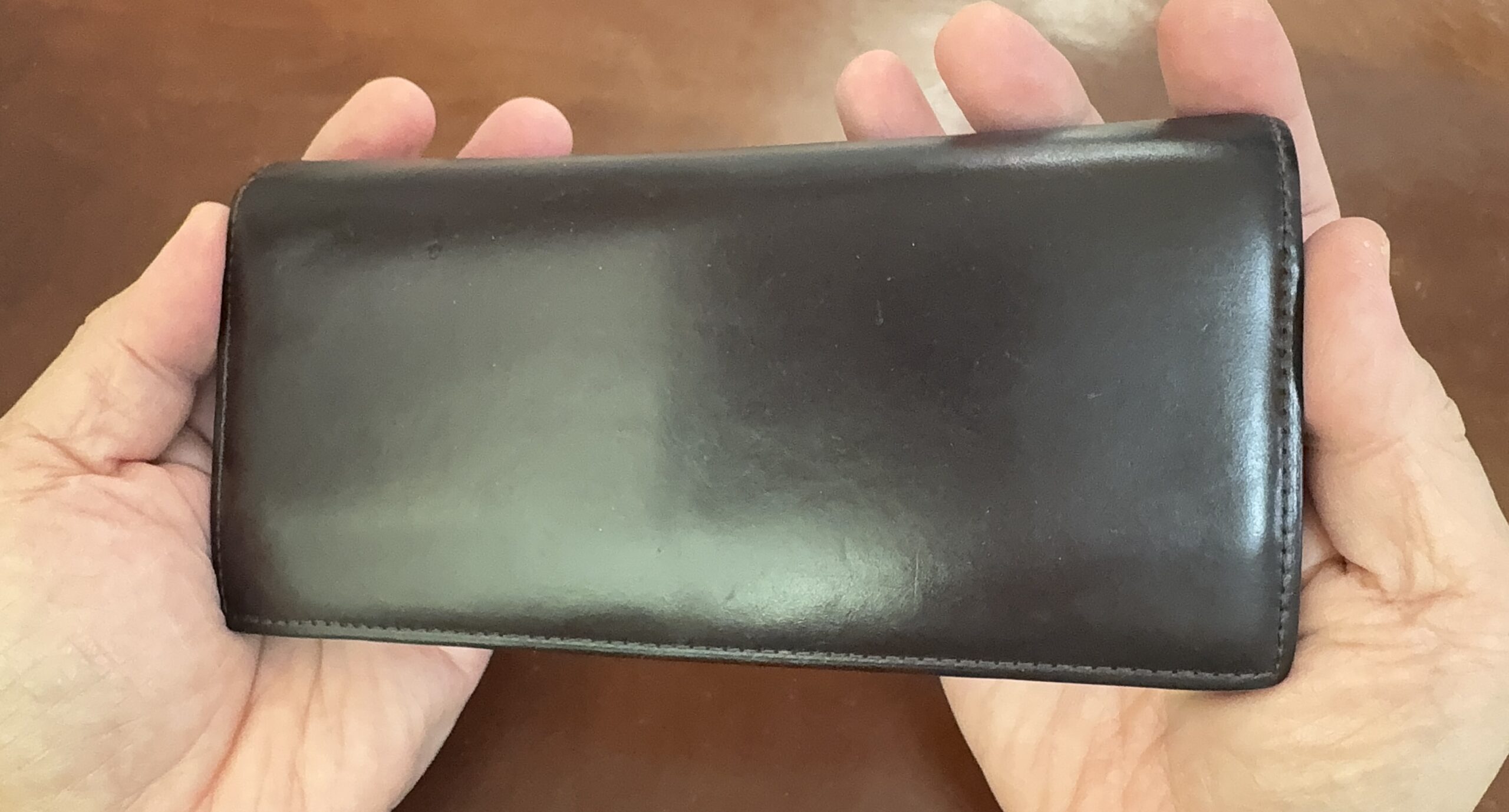 13年の時を一緒に歩んできた相棒のコードバン長財布