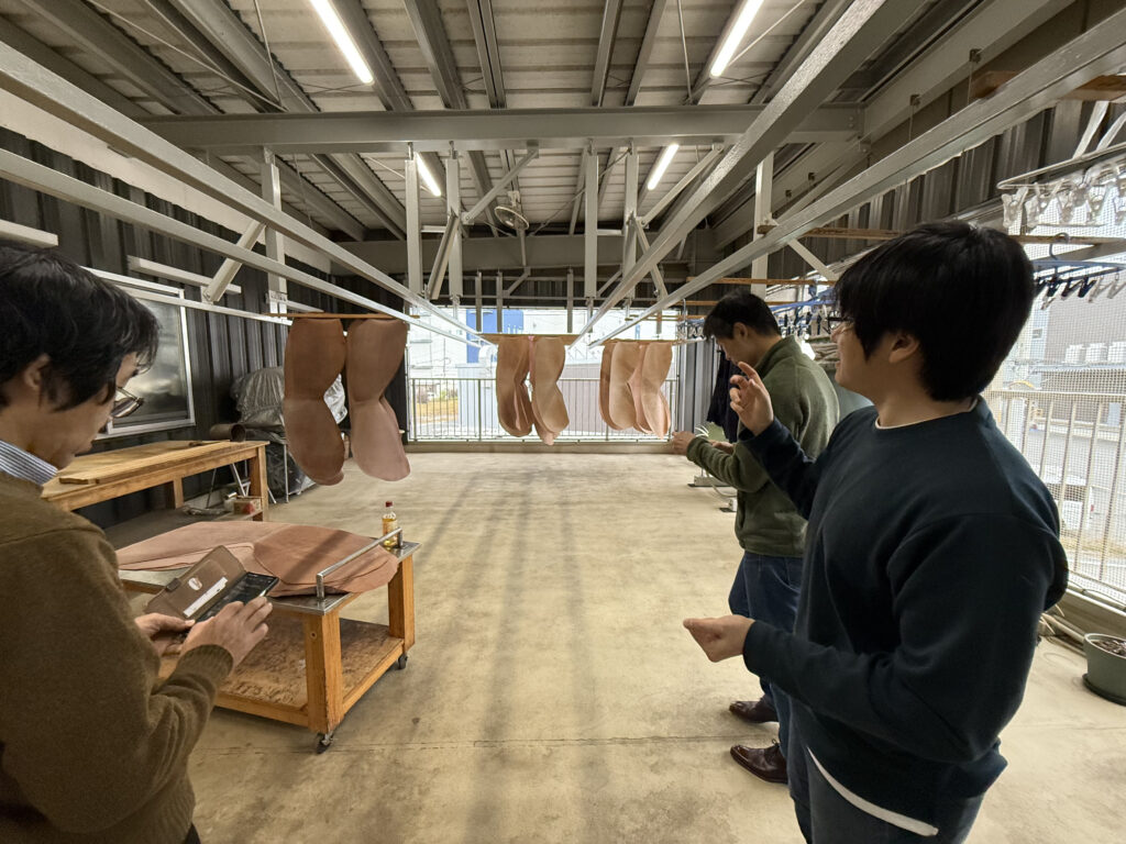 レーデルオガワの工場2階にある乾燥室にて