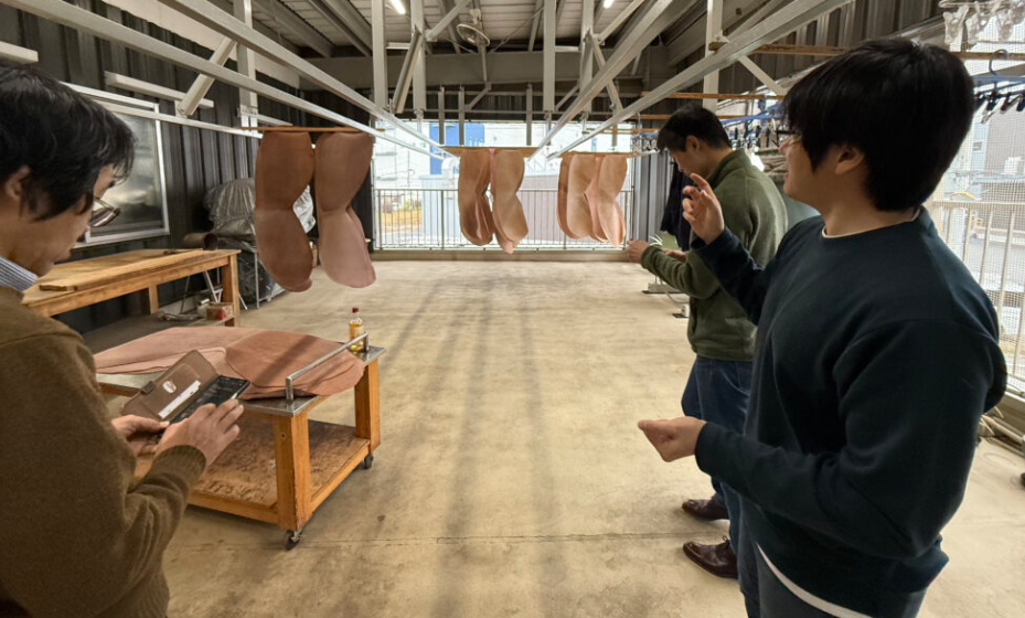 レーデルオガワさんの工場見学は革マニアにとって貴重は経験でした