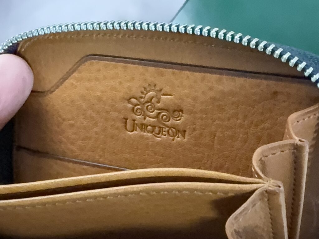 エイジングも楽しめるバダラッシ・カルロ社のミネルバボックスを採用した内装