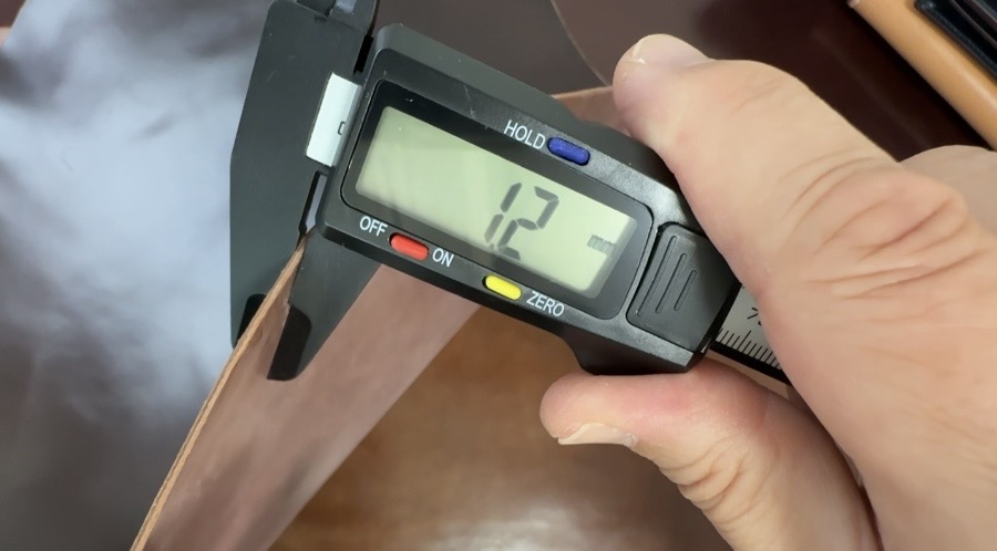 国産コードバンは明らかにホーウィンシェルコードバンより薄い