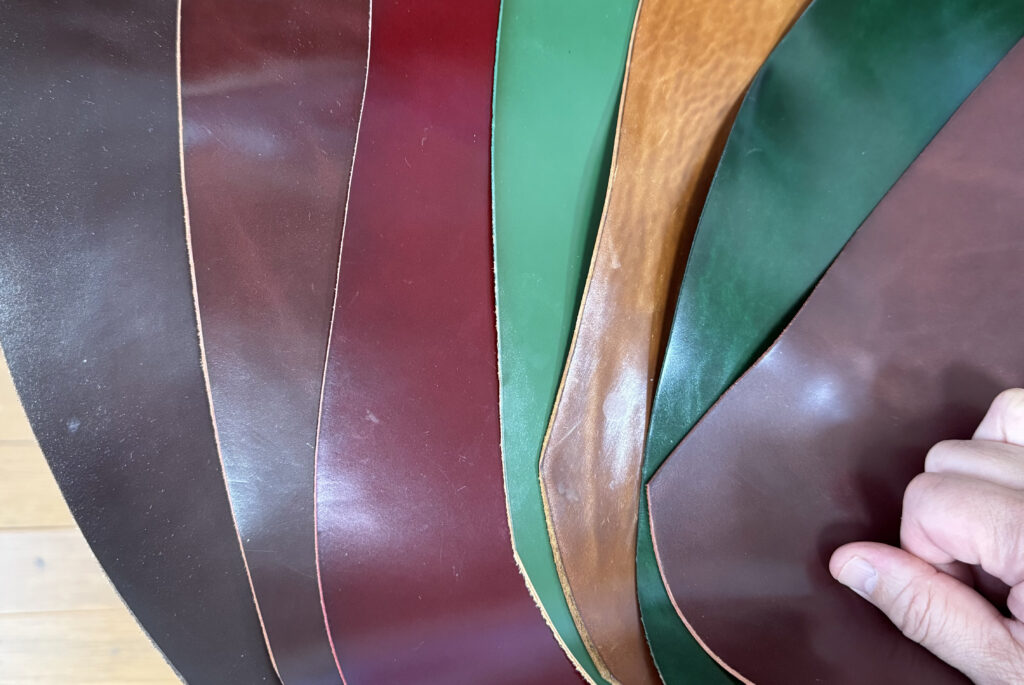 革製品に仕立てられるコードバンの革を7枚所有