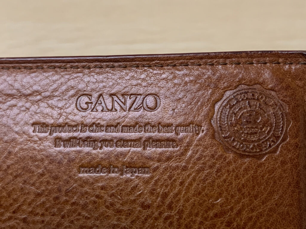 美しくアメ色になった内装のナッパCBとGANZOの刻印