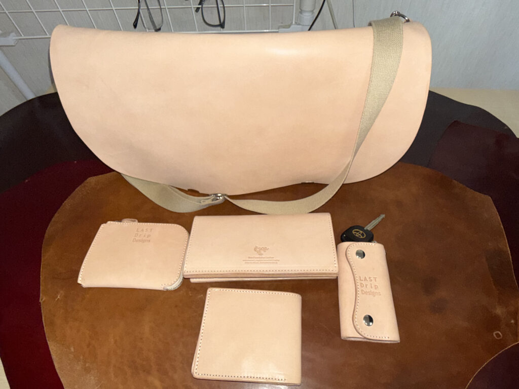栃木レザーの本ヌメ革（無染色の牛ヌメ革）の製品たち